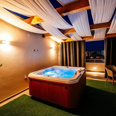 Penthouse Luxury Apartment *